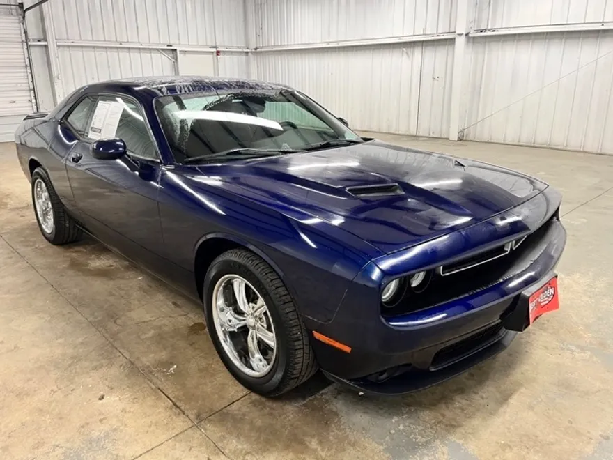 2017 Dodge Challenger SXT photo 1