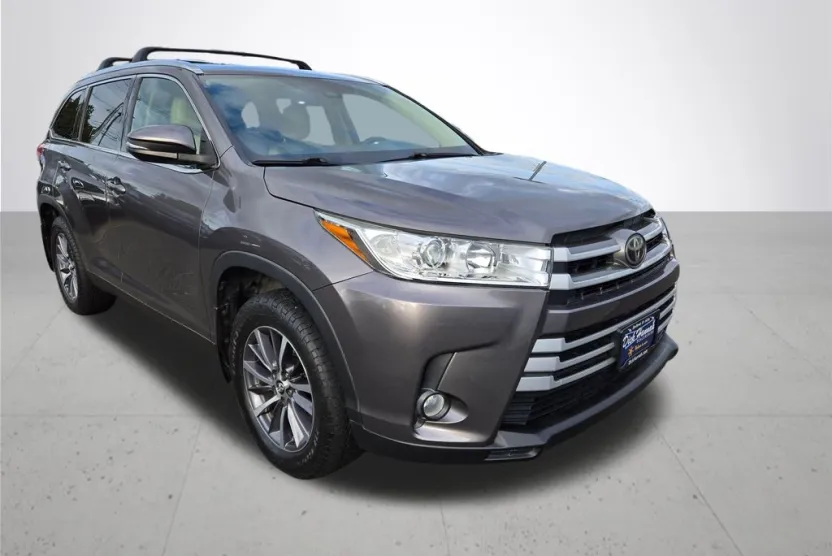 2019 Toyota Highlander XLE photo 1
