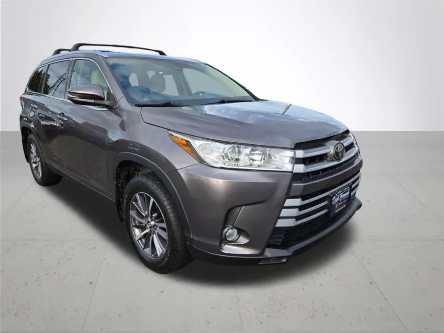 2019 Toyota Highlander XLE photo 1
