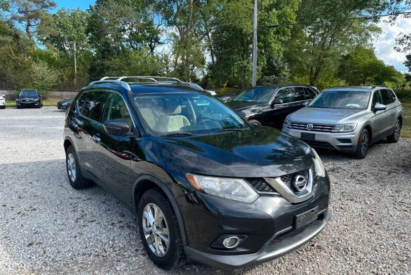 2016 Nissan Rogue SV photo 1