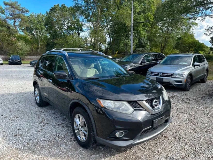 2016 Nissan Rogue SV photo 1