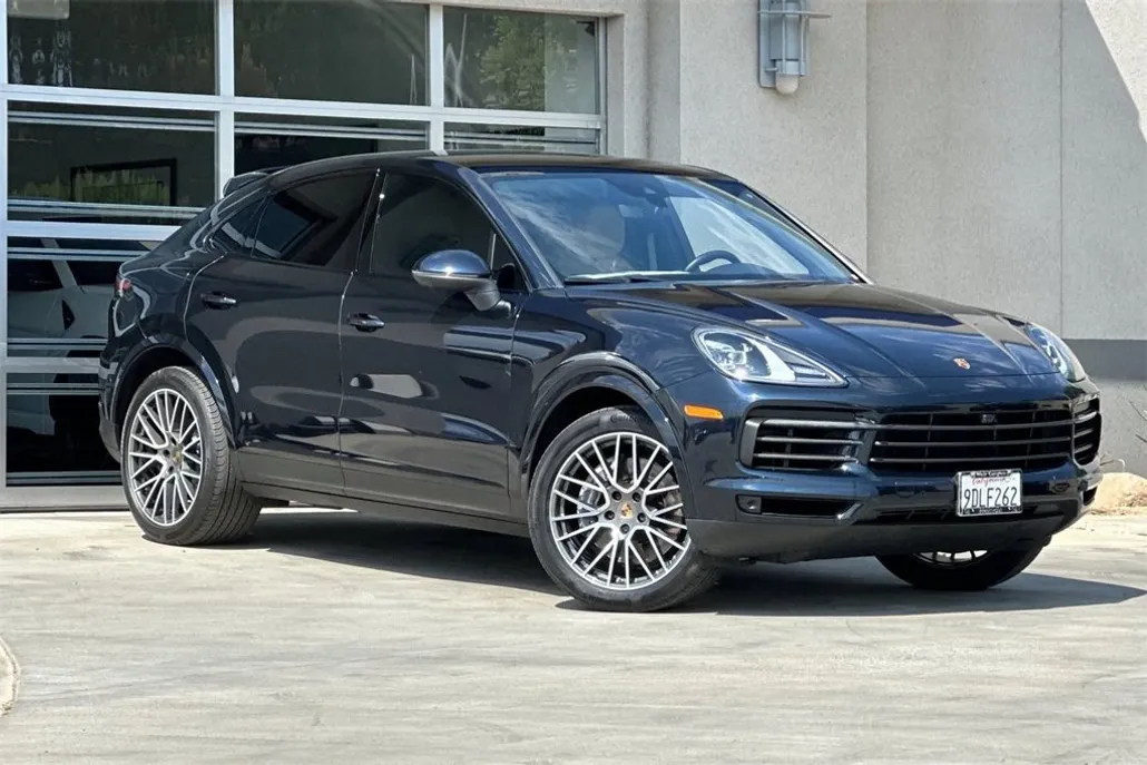 2023 Porsche Cayenne Platinum Edition photo 1