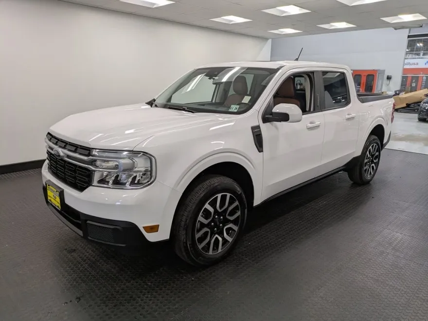 2023 Ford Maverick Lariat photo 1