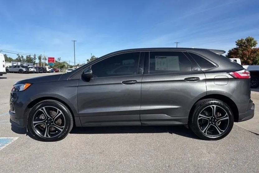 2019 Ford Edge ST photo 1