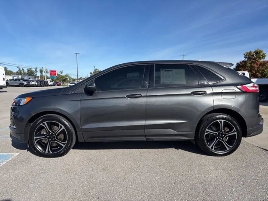 2019 Ford Edge ST photo 1