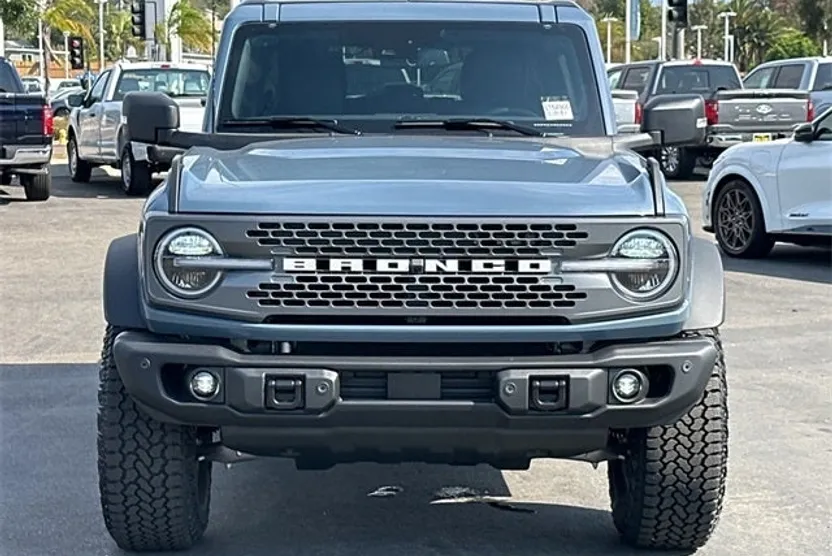 2025 Ford Bronco Badlands photo 1