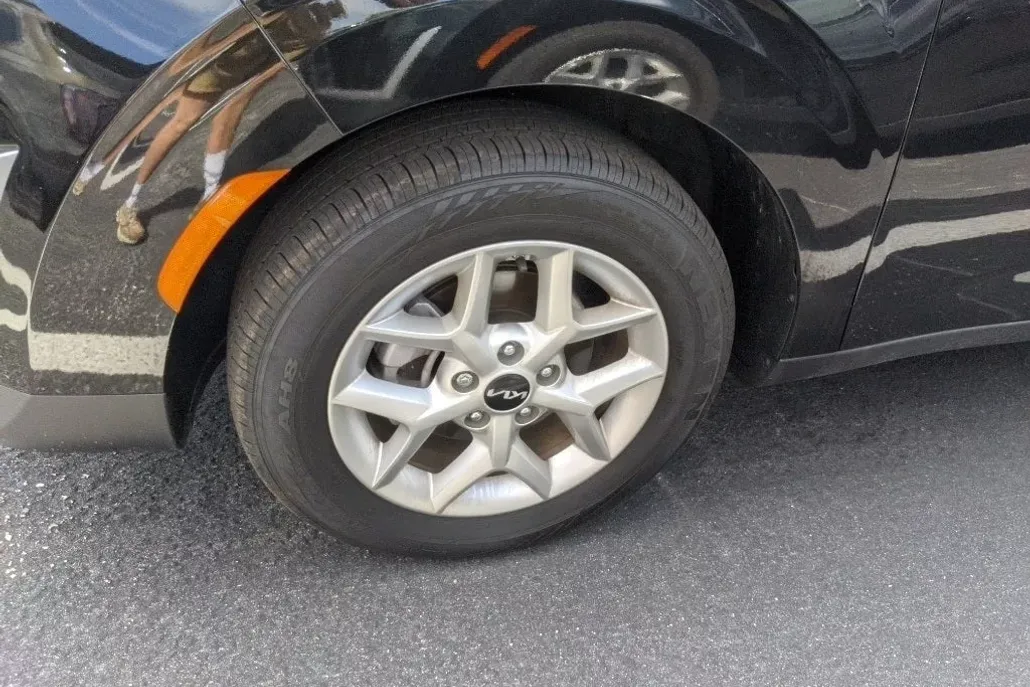 2024 Kia Soul LX photo 1