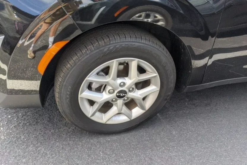 2024 Kia Soul LX photo 1