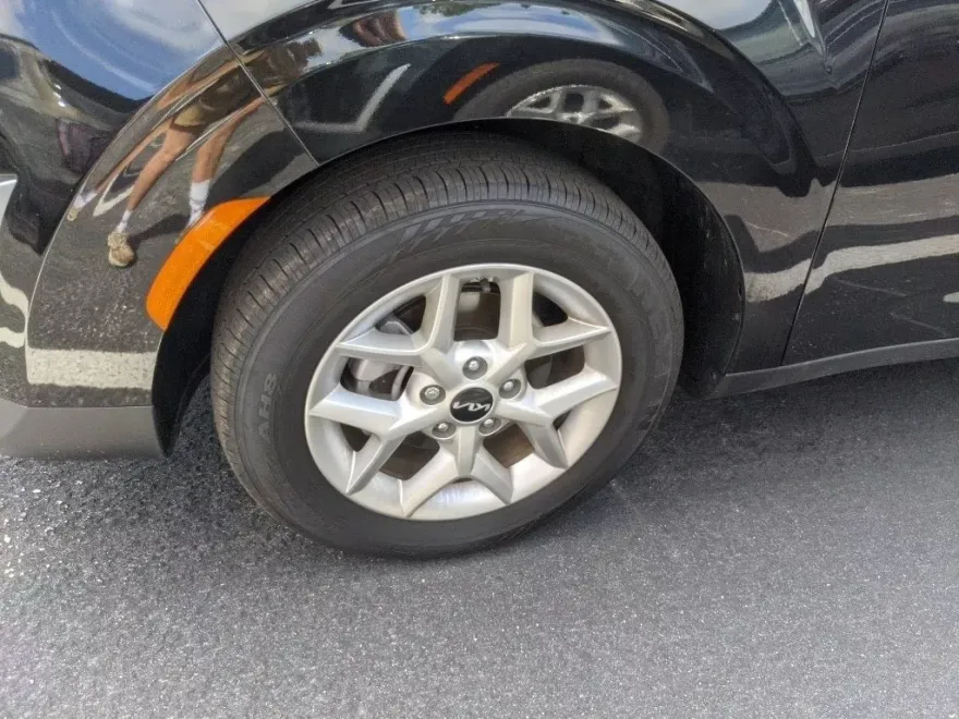 2024 Kia Soul LX photo 1