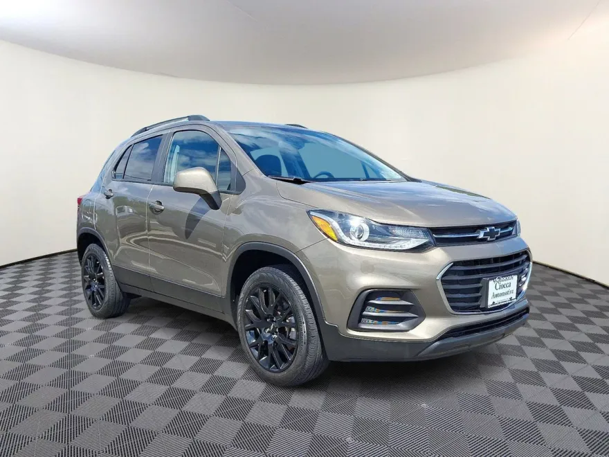 2022 Chevrolet Trax LT photo 1