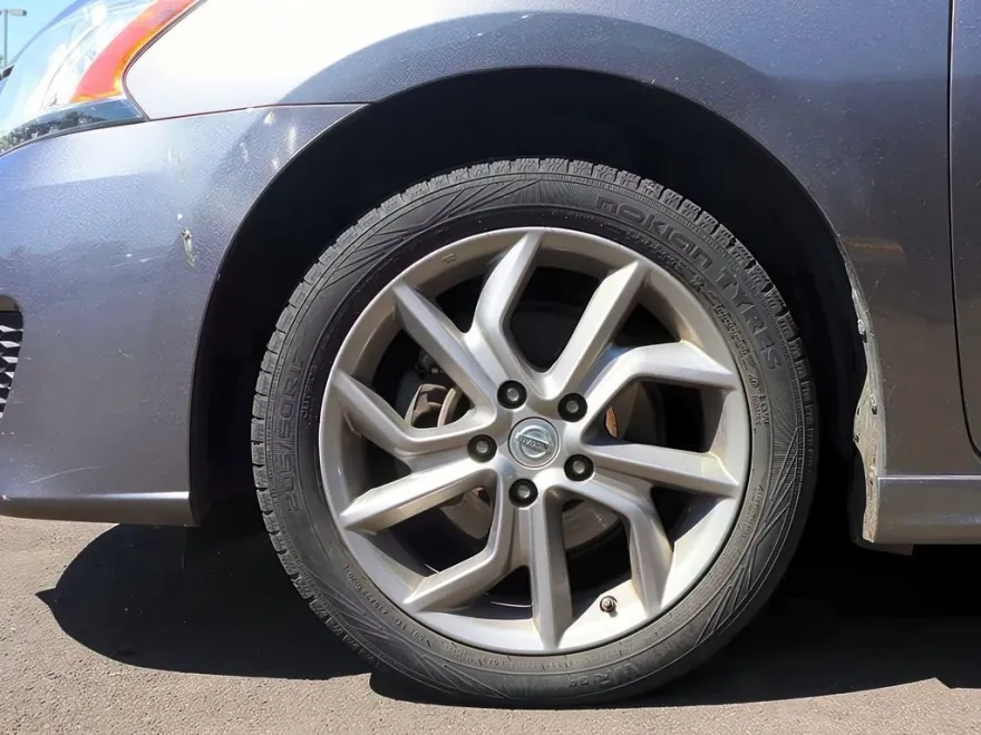 2015 Nissan Sentra SR photo 1