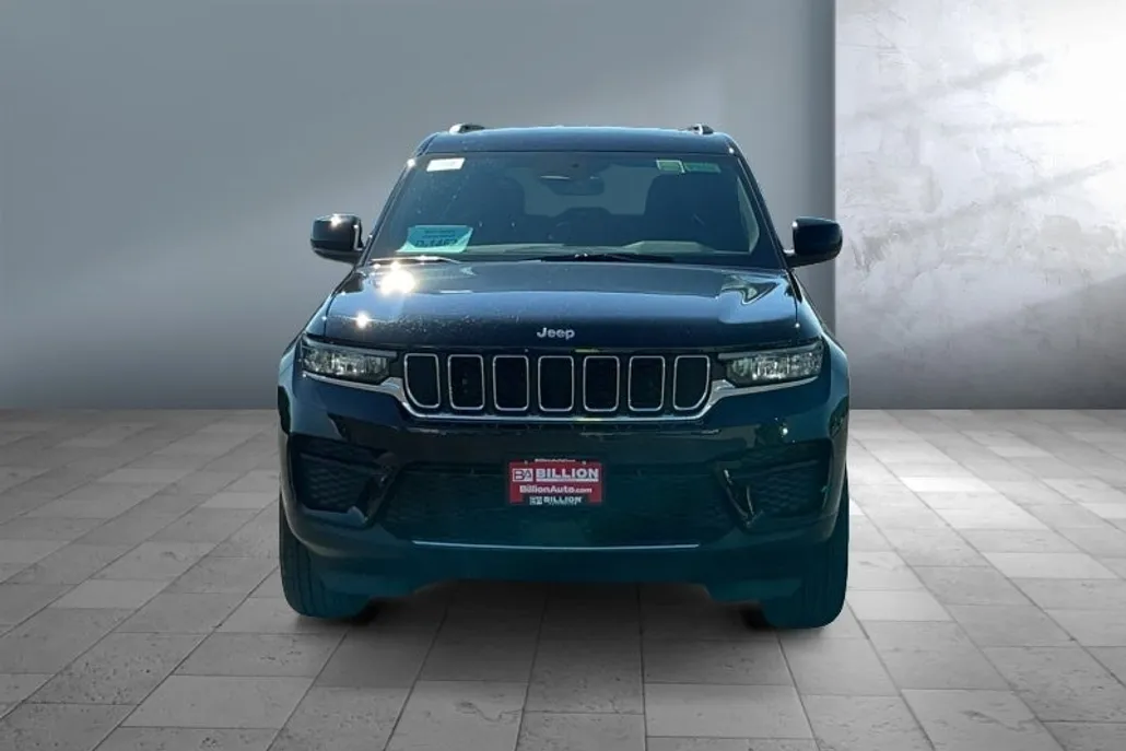 2025 Jeep Grand Cherokee Laredo photo 1
