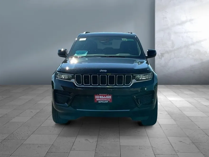 2025 Jeep Grand Cherokee Laredo photo 1