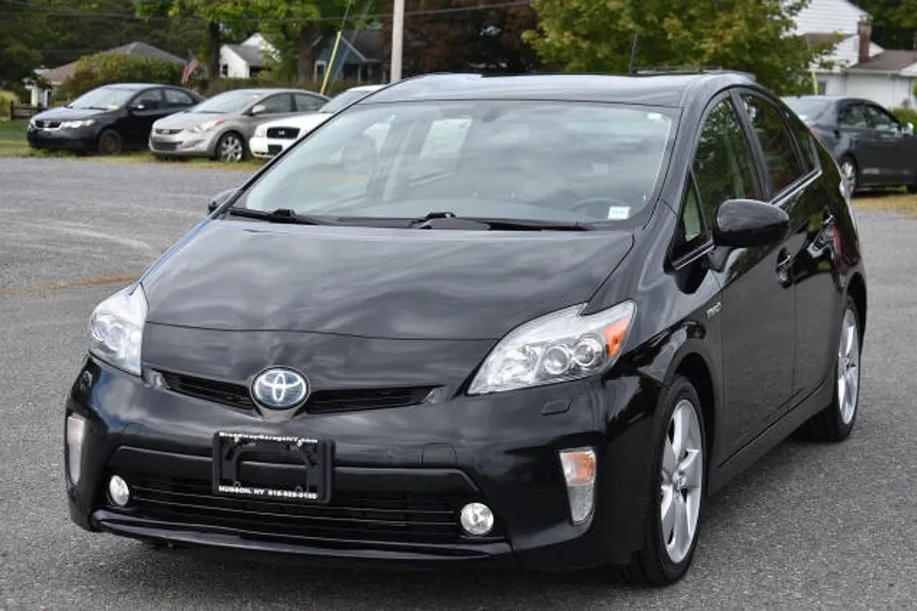 2015 Toyota Prius Five photo 1