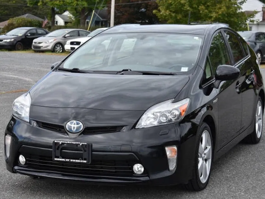 2015 Toyota Prius Five photo 1