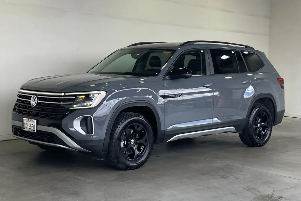 2024 Volkswagen Atlas Peak Edition SE Technology photo 1