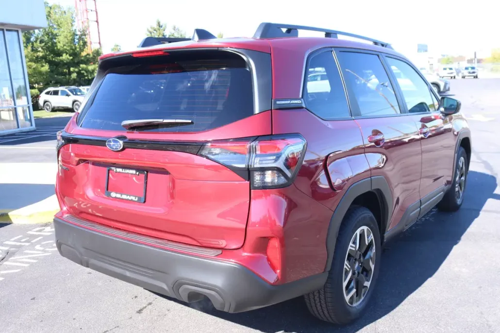 2025 Subaru Forester Premium Base photo 1