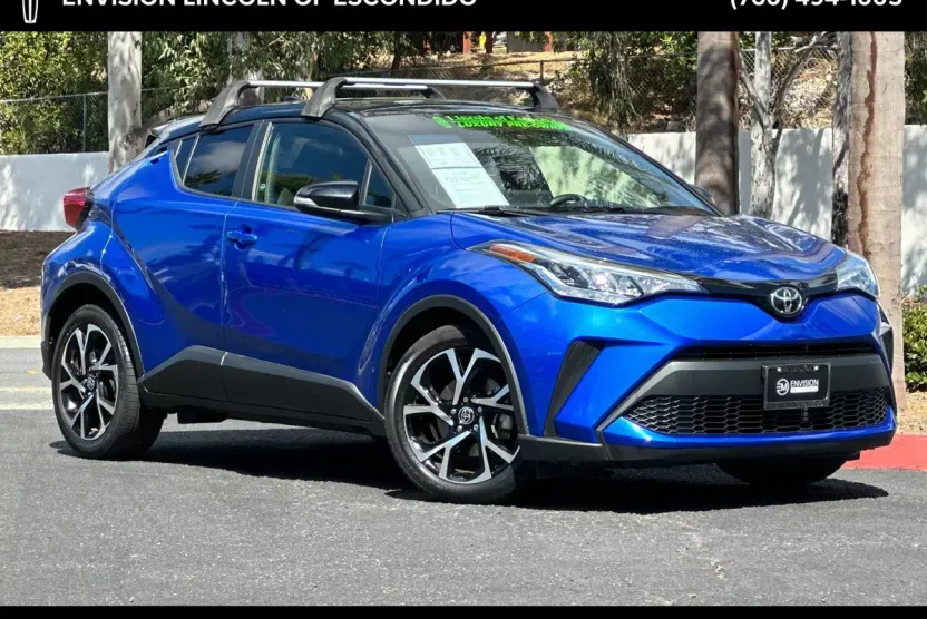 2020 Toyota C-HR XLE photo 1