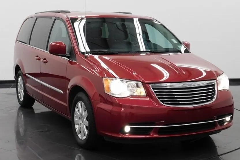 2016 Chrysler Town & Country Touring photo 1