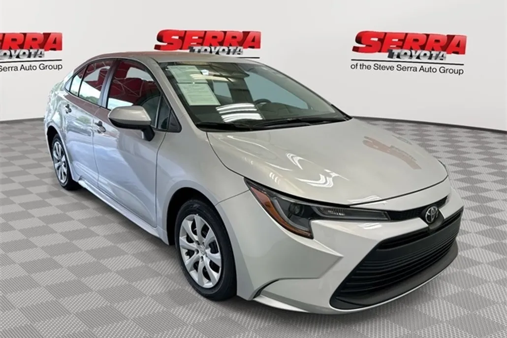 2025 Toyota Corolla LE photo 1