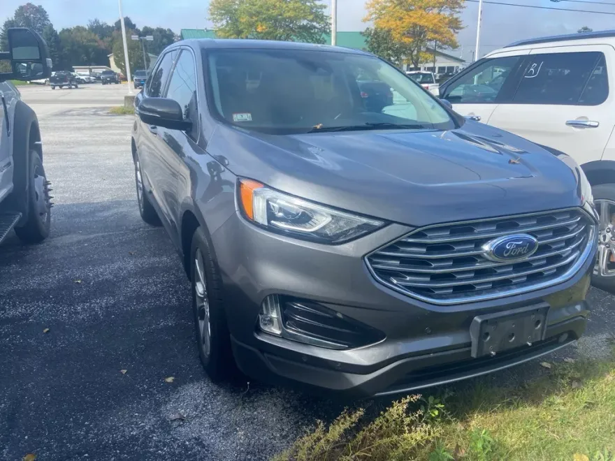 2022 Ford Edge Titanium photo 1