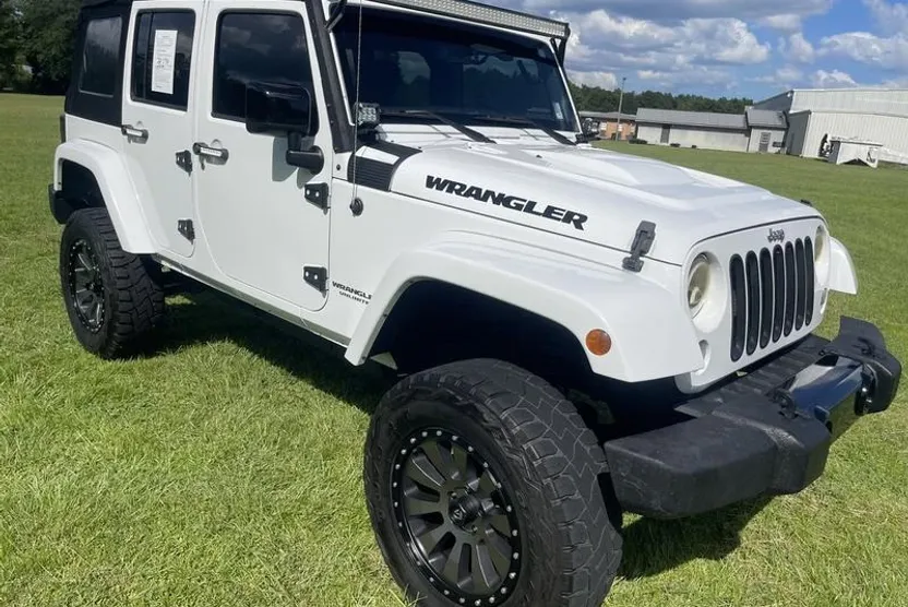 2015 Jeep Wrangler Unlimited Sahara photo 1