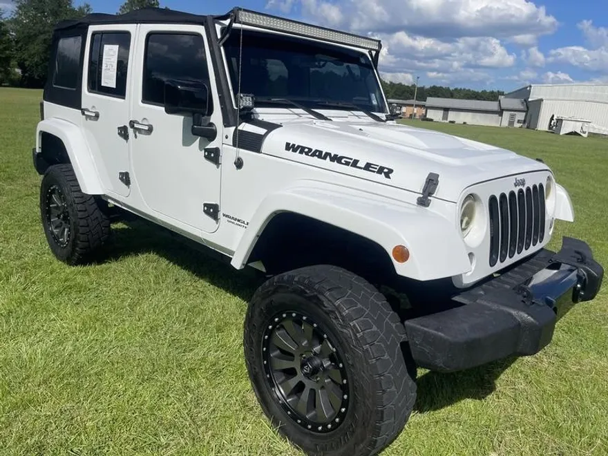 2015 Jeep Wrangler Unlimited Sahara photo 1