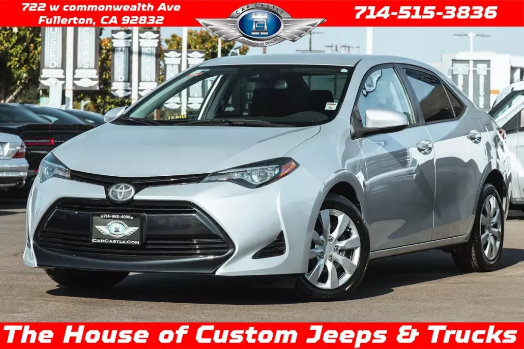 2018 Toyota Corolla LE photo 1