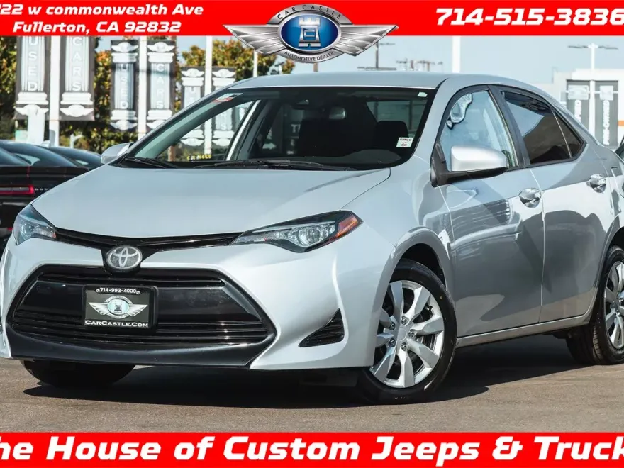 2018 Toyota Corolla LE photo 1