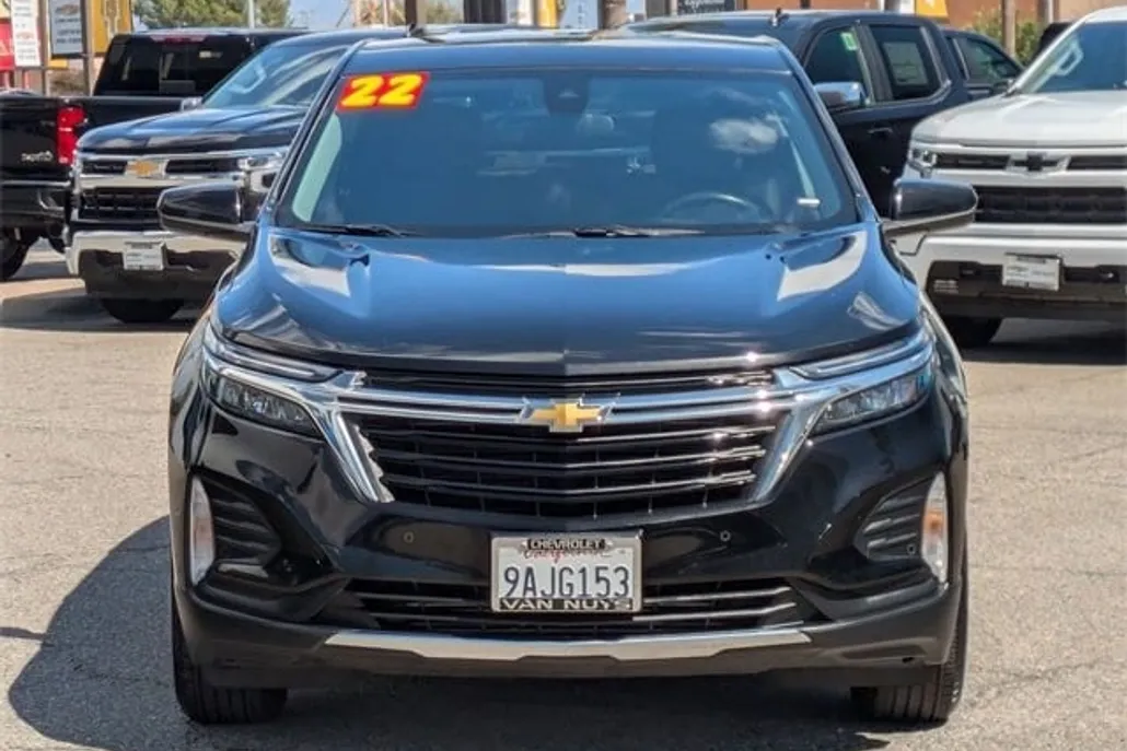 2022 Chevrolet Equinox LT photo 1
