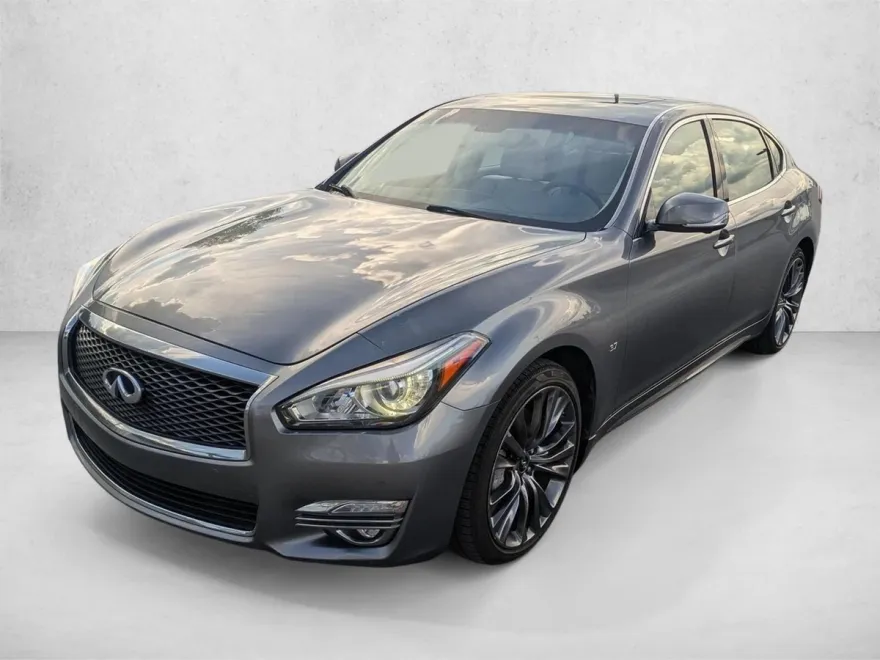 2018 Infiniti Q70L 3.7 Luxe photo 1