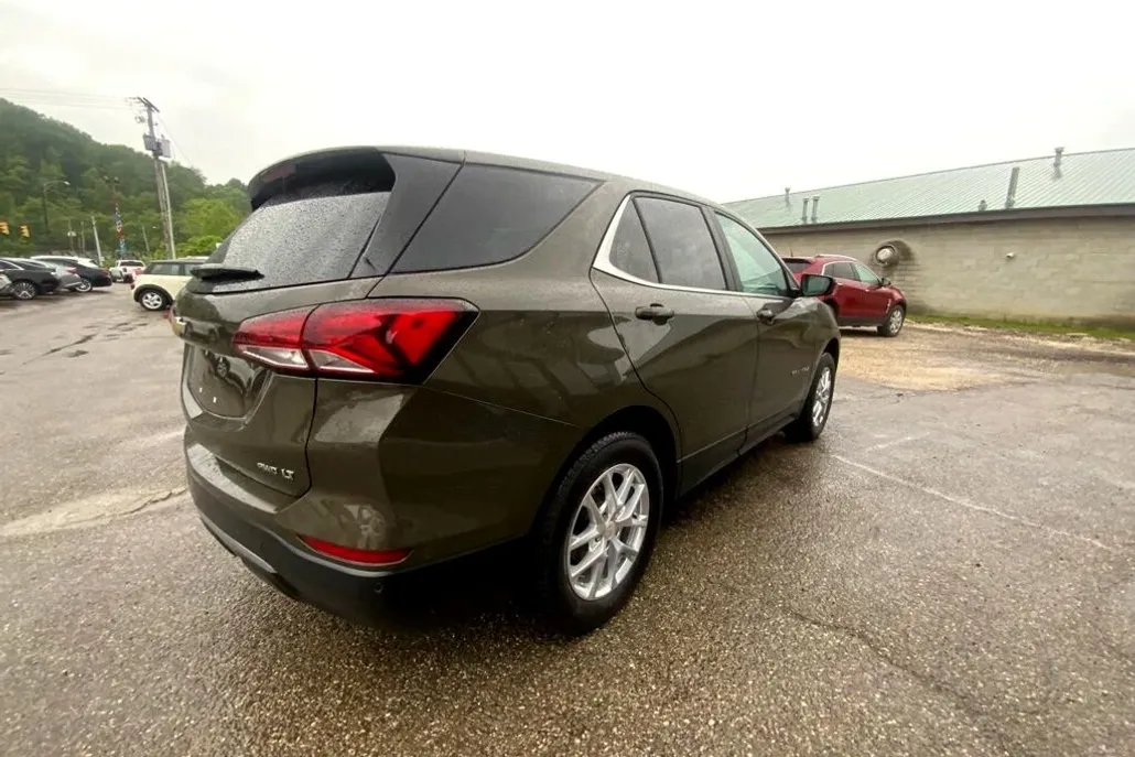 2023 Chevrolet Equinox LT photo 1