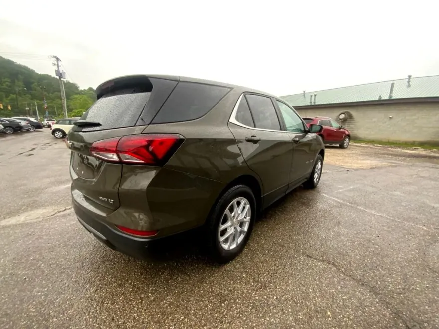 2023 Chevrolet Equinox LT photo 1