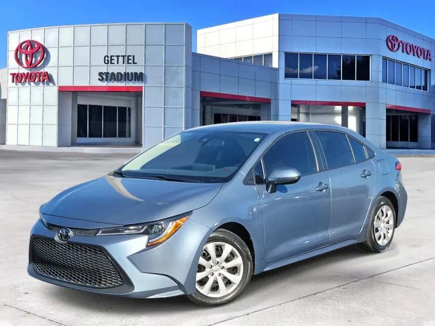 2022 Toyota Corolla LE photo 1