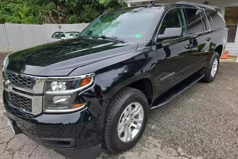 2019 Chevrolet Suburban 1500 LT photo 1