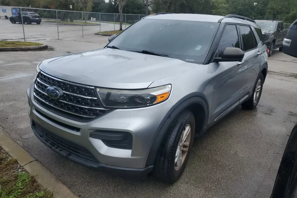 2020 Ford Explorer XLT photo 1
