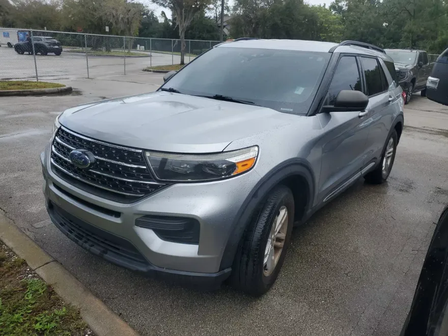 2020 Ford Explorer XLT photo 1