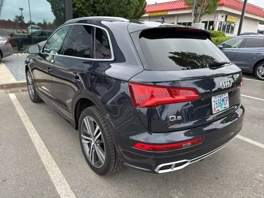 2020 Audi Q5 Premium Plus 55 TFSI e photo 1