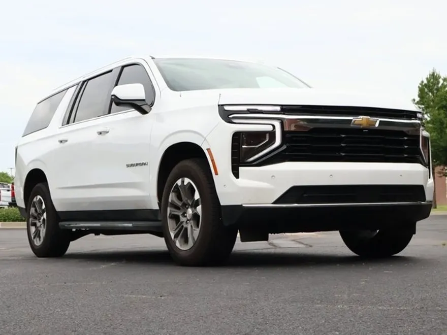 2025 Chevrolet Suburban LS photo 1