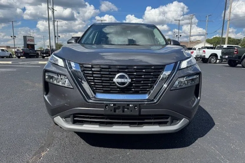 2023 Nissan Rogue SV photo 1