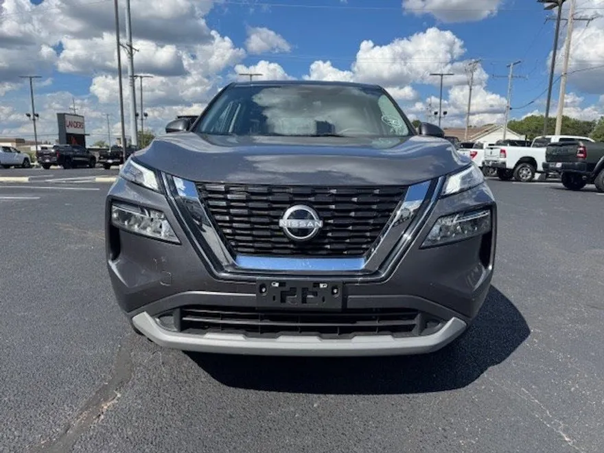 2023 Nissan Rogue SV photo 1
