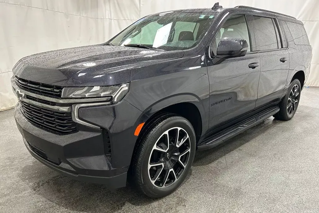 2022 Chevrolet Suburban RST photo 1