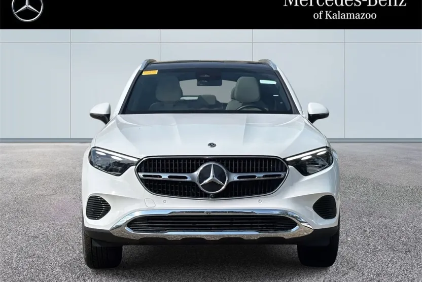 2025 Mercedes Benz GLC 300 4MATIC photo 1