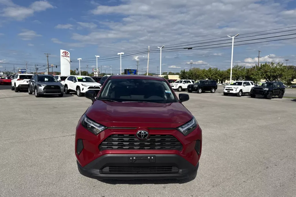 2024 Toyota RAV4 LE photo 1