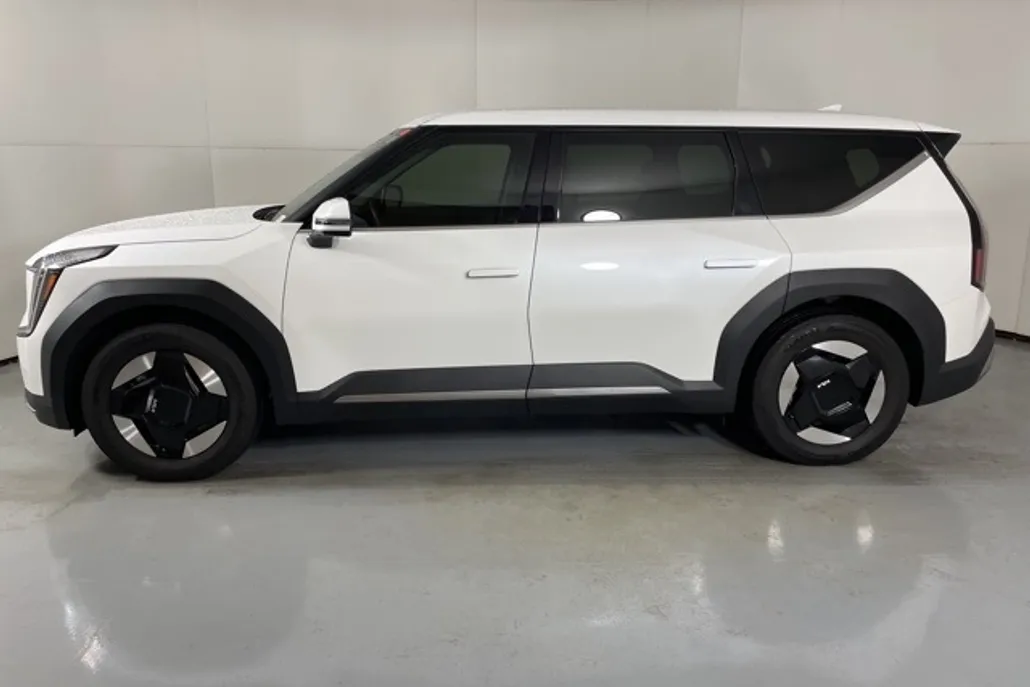 2024 Kia EV9 Light photo 1