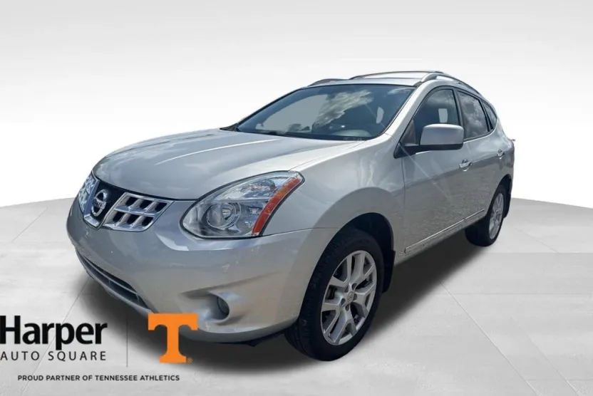 2011 Nissan Rogue SV photo 1