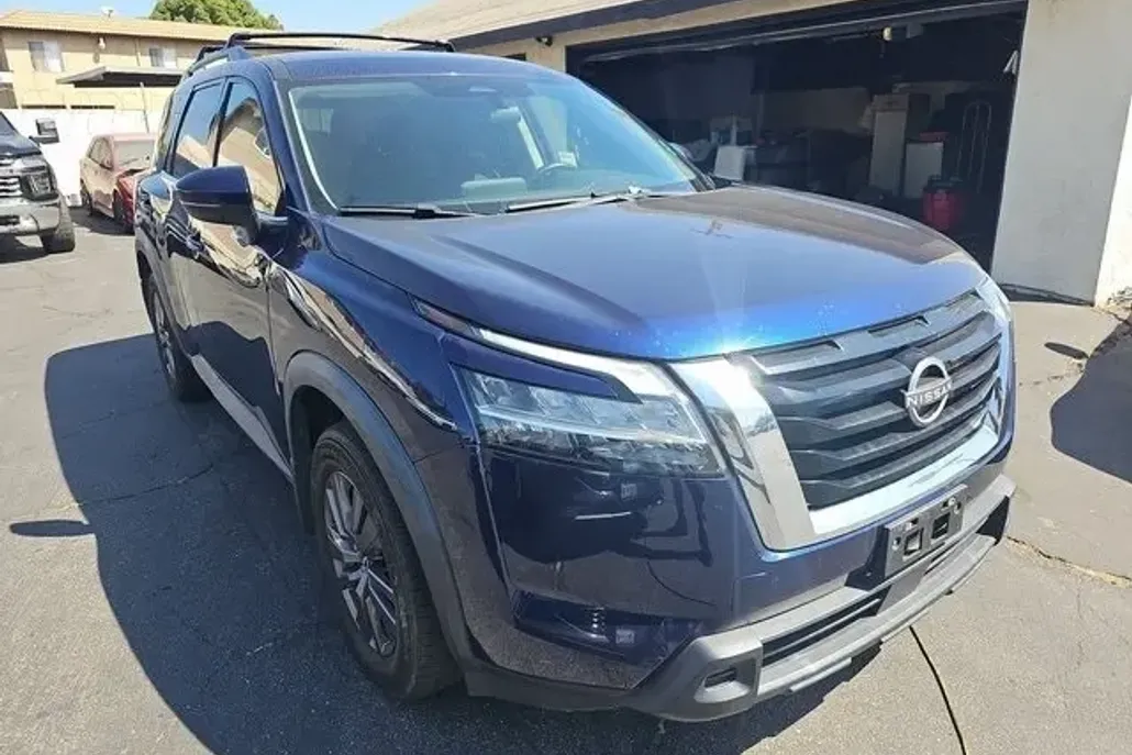 2022 Nissan Pathfinder SV photo 1