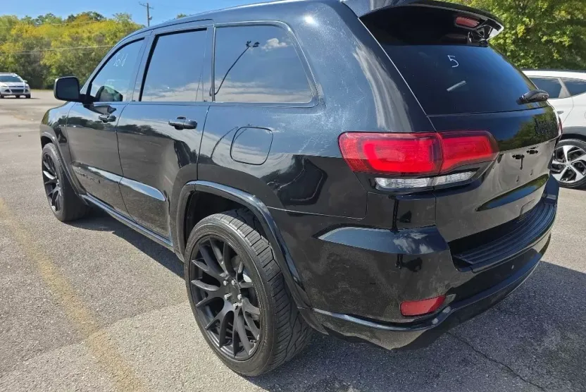 2018 Jeep Grand Cherokee Laredo photo 1