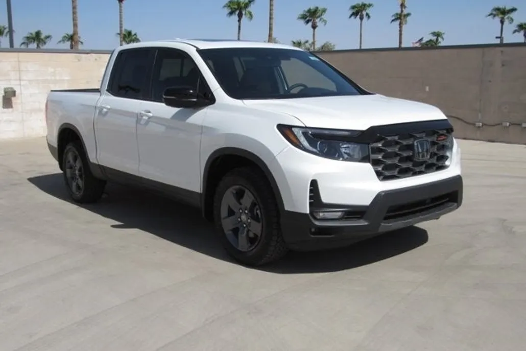 2025 Honda Ridgeline TrailSport photo 1