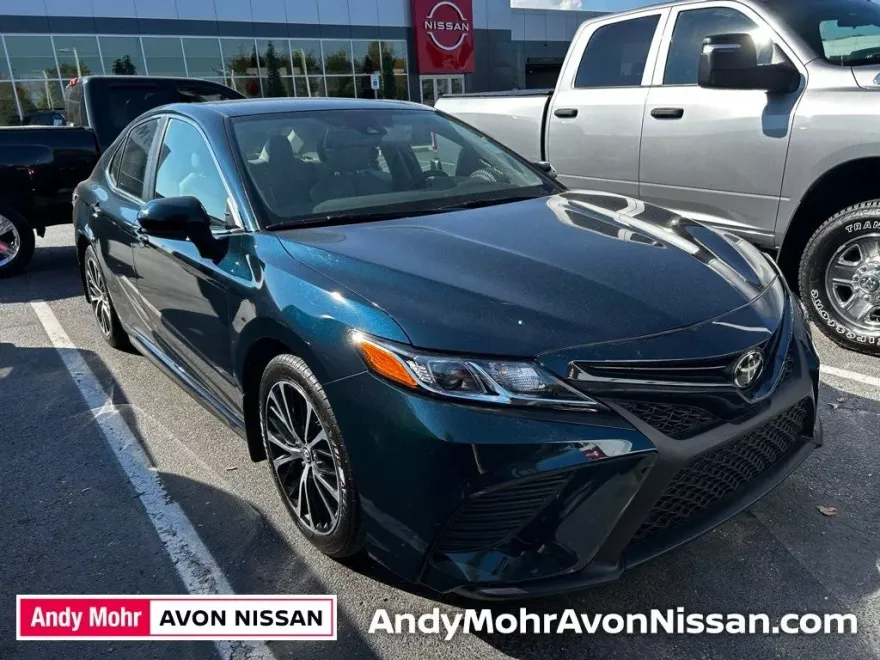 2019 Toyota Camry SE photo 1